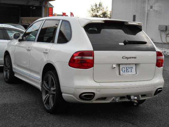 2011 Porsche Cayenne – thumbnail 2