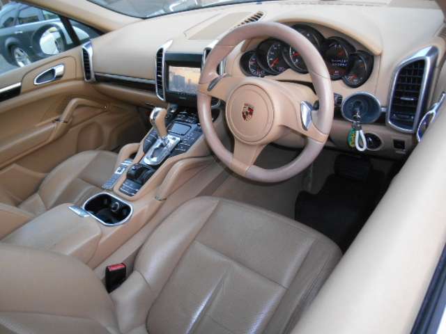 2011 Porsche Cayenne – thumbnail 3
