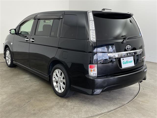 2011 Toyota Isis – thumbnail 3