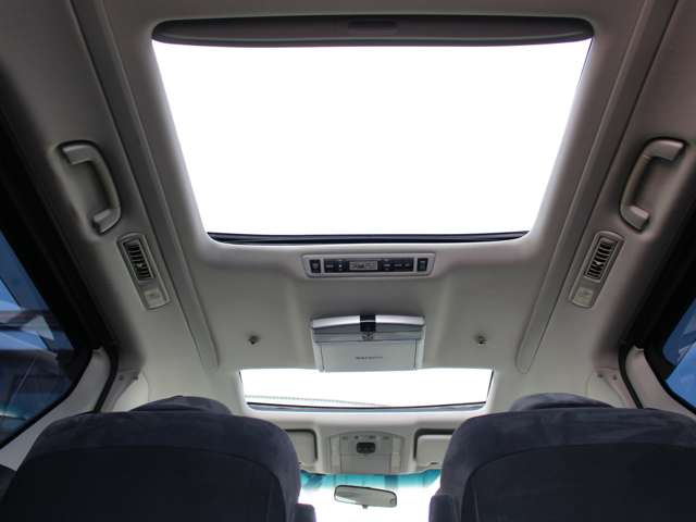 2008 Toyota Vellfire – thumbnail 4