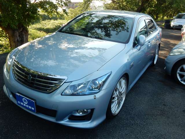 2010 Toyota Crown Hybrid – thumbnail 2