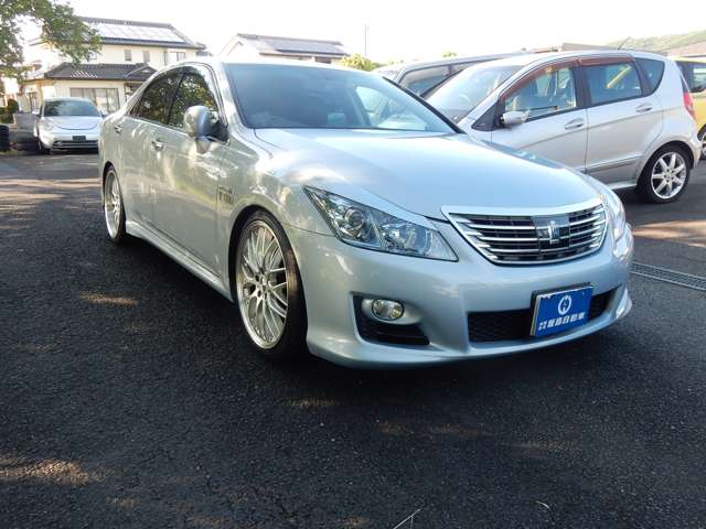 2010 Toyota Crown Hybrid – thumbnail 4