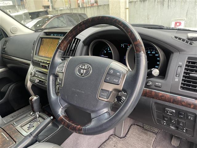 2009 Toyota Land Cruiser 200 – thumbnail 3