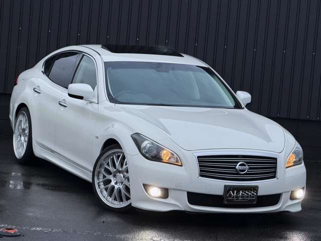 2010 Nissan Fuga – thumbnail 2
