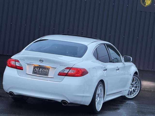 2010 Nissan Fuga – thumbnail 4