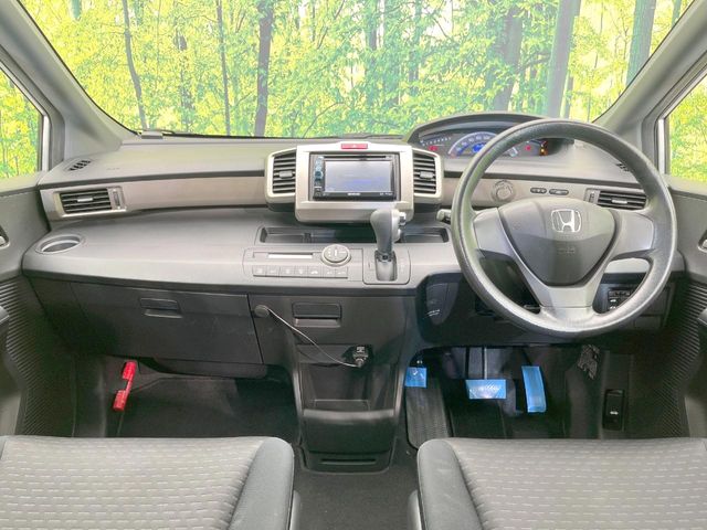 2010 Honda Freed Spike – thumbnail 2