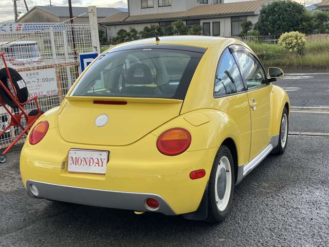 2002 Volkswagen New Beetle – thumbnail 4