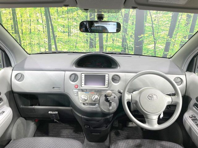 2010 Toyota Sienta – thumbnail 2