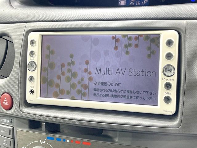2010 Toyota Sienta – thumbnail 3