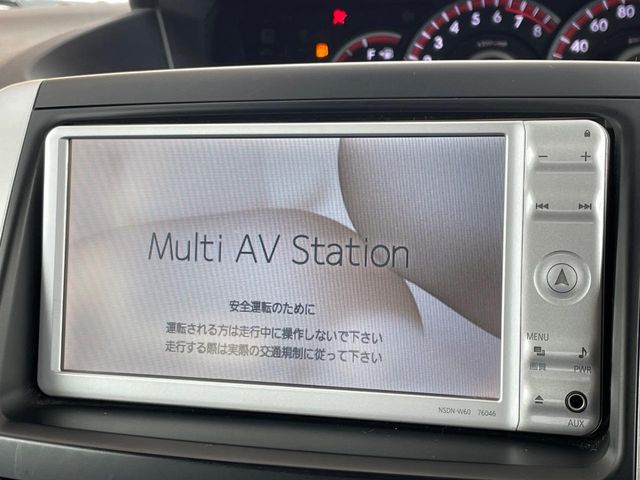 2010 Toyota Voxy – thumbnail 4