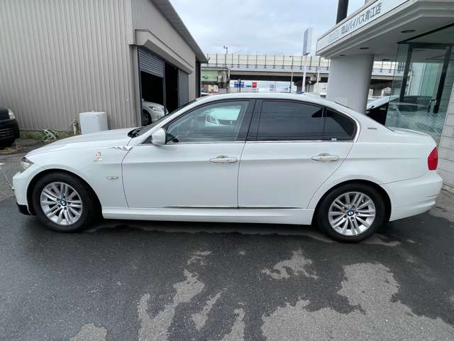 2010 BMW 3 Series – thumbnail 3