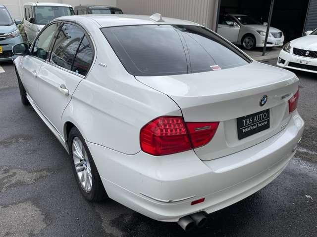 2010 BMW 3 Series – thumbnail 4