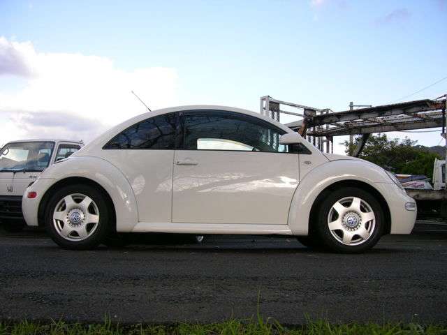 2000 Volkswagen New Beetle – thumbnail 4