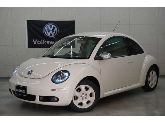 2010 Volkswagen New Beetle – thumbnail 2