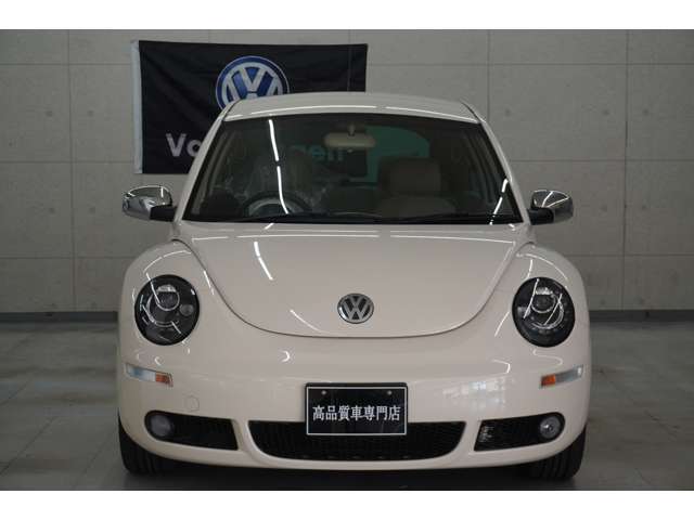 2010 Volkswagen New Beetle – thumbnail 3