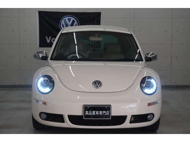 2010 Volkswagen New Beetle – thumbnail 4