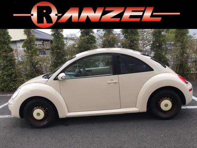 2009 Volkswagen New Beetle – thumbnail 2