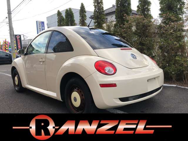 2009 Volkswagen New Beetle – thumbnail 3