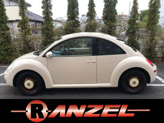 2009 Volkswagen New Beetle – thumbnail 4