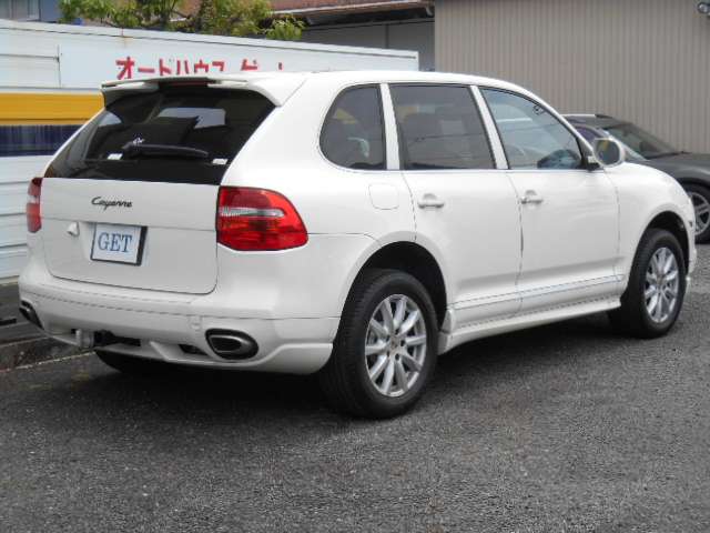 2010 Porsche Cayenne – thumbnail 2