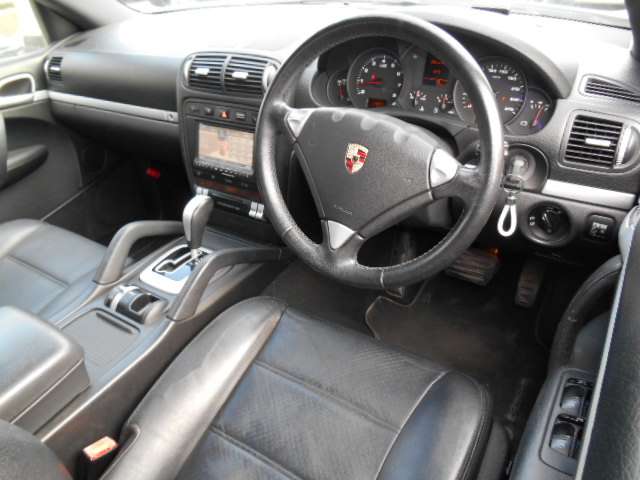 2010 Porsche Cayenne – thumbnail 3