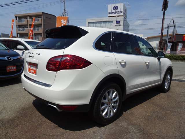 2011 Porsche Cayenne – thumbnail 2