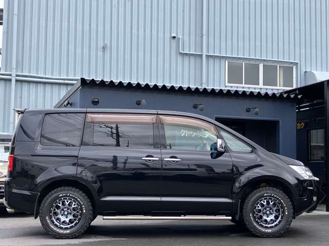 2011 Mitsubishi Delica D:5 – thumbnail 3