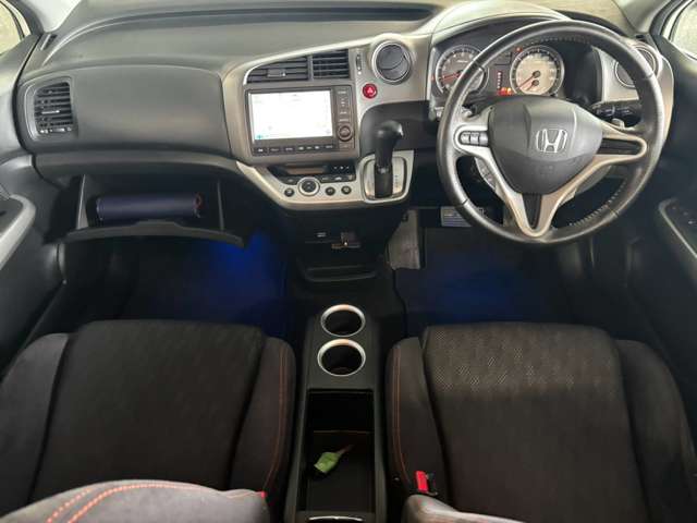 2009 Honda Stream – thumbnail 2