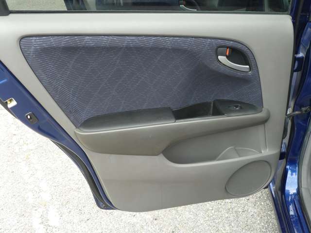 2011 Honda Stream – thumbnail 4