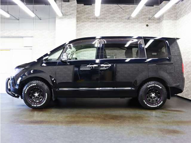 2009 Mitsubishi Delica D:5 – thumbnail 2