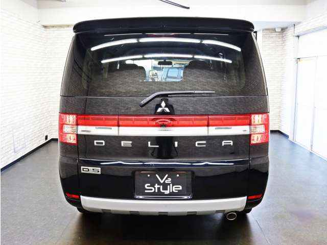 2009 Mitsubishi Delica D:5 – thumbnail 3