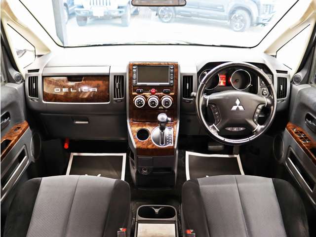 2009 Mitsubishi Delica D:5 – thumbnail 4