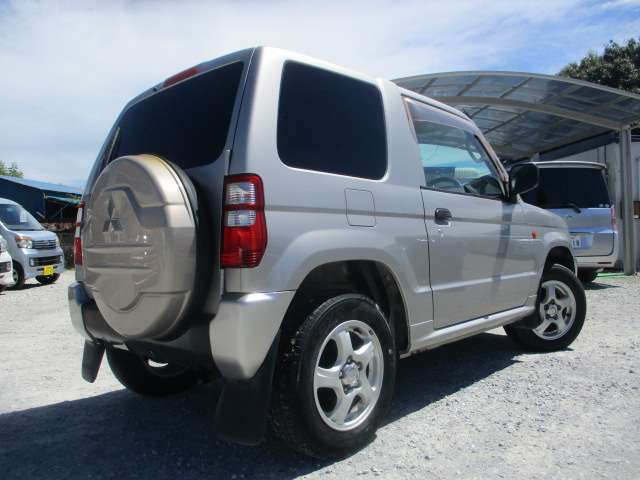 2004 Mitsubishi Pajero Mini – thumbnail 2