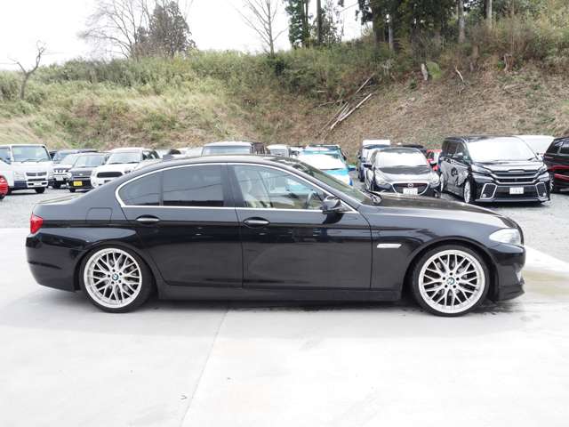 2011 BMW 5 Series – thumbnail 4