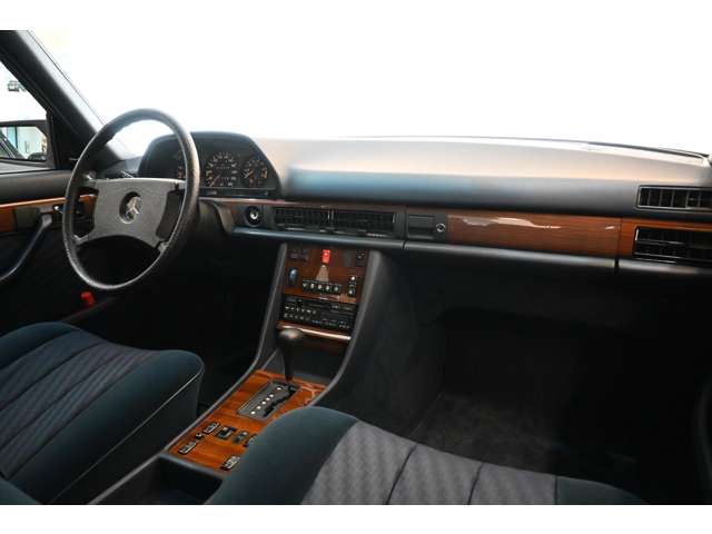 1988 Mercedes-Benz S-Class – thumbnail 3