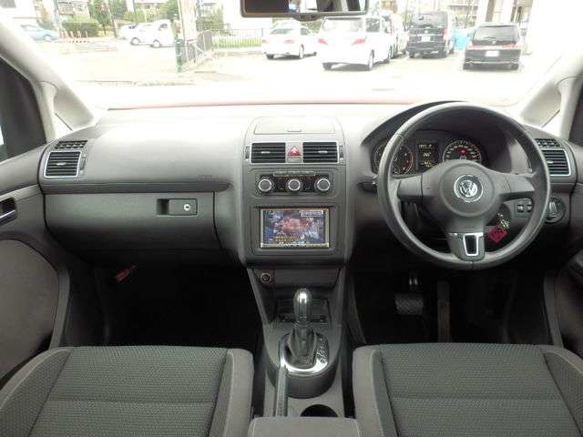 2011 Volkswagen Golf Touran – thumbnail 3