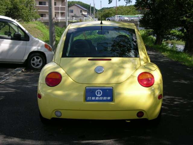 2001 Volkswagen New Beetle – thumbnail 3