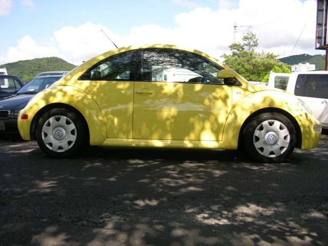 2001 Volkswagen New Beetle – thumbnail 4