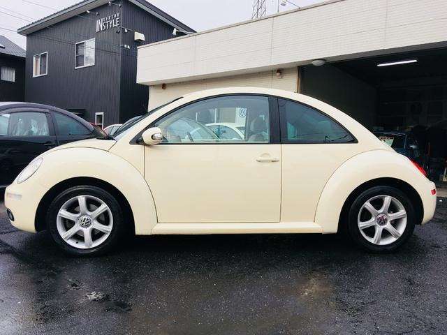 2009 Volkswagen New Beetle – thumbnail 3