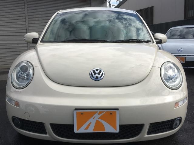 2010 Volkswagen New Beetle – thumbnail 2