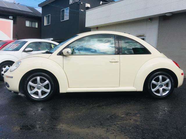 2010 Volkswagen New Beetle – thumbnail 3