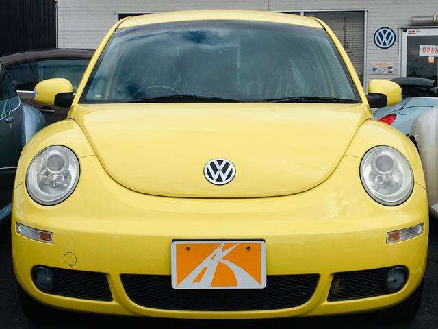 2010 Volkswagen New Beetle – thumbnail 2