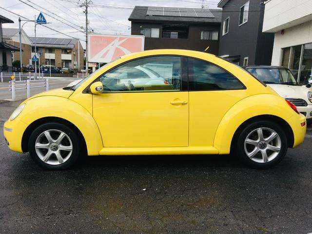 2010 Volkswagen New Beetle – thumbnail 3