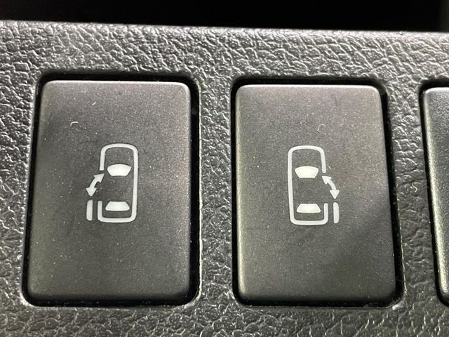 2010 Toyota Voxy – thumbnail 4