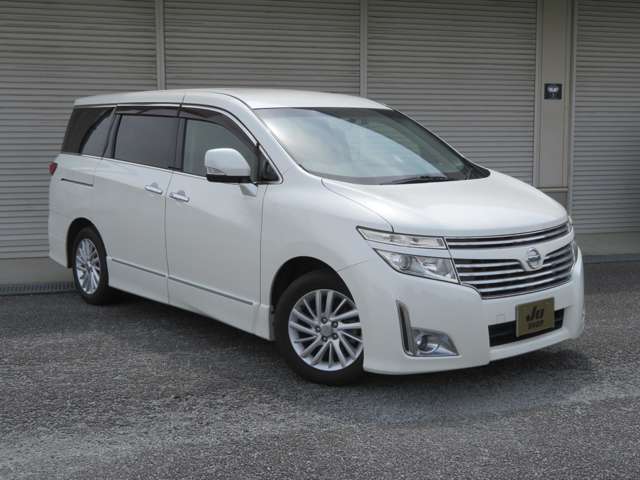2011 Nissan Elgrand – thumbnail 3