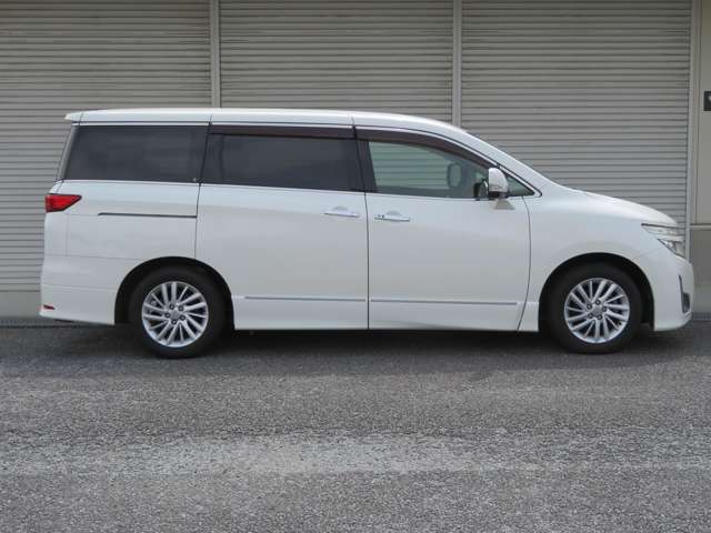 2011 Nissan Elgrand – thumbnail 4