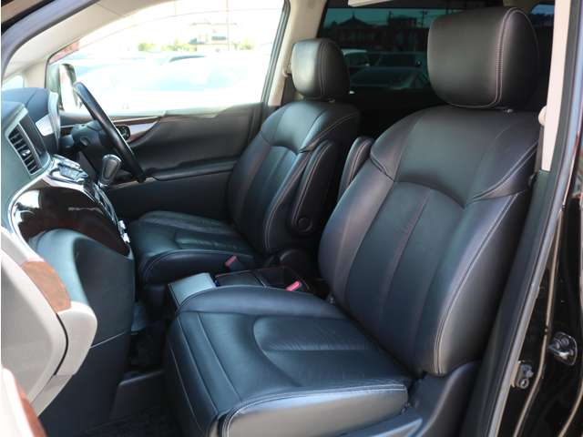 2011 Nissan Elgrand – thumbnail 4