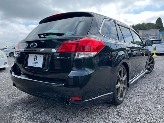 2011 Subaru Legacy Touring Wagon – thumbnail 2