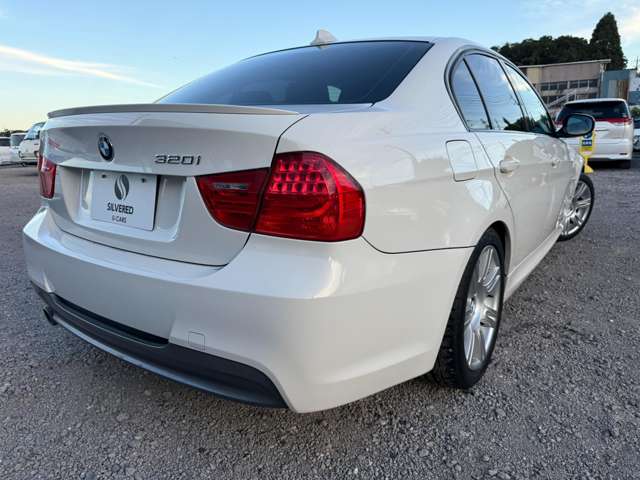 2009 BMW 3 Series – thumbnail 2