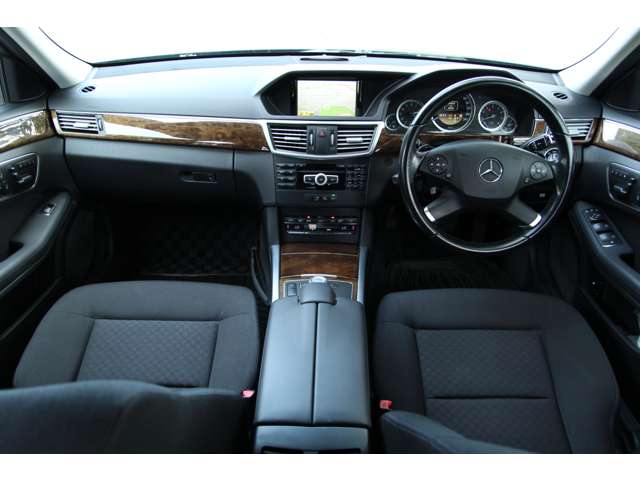 2011 Mercedes-Benz E-Class Wagon – thumbnail 2